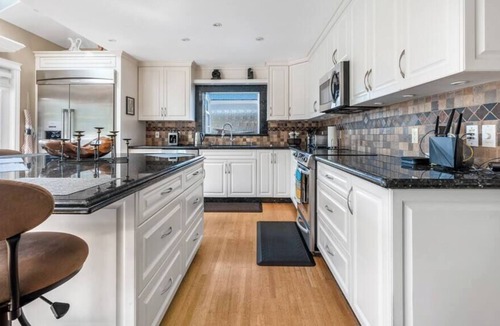 Coquitlam House | Coquitlam 5bed/3bath Luxury home + swimming pool