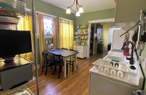 Northeast Kansas City House | Cottage West-3 bed 1 bath house-with ez access to hwys-close to stadiums!
