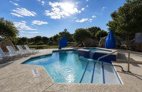 La Hacienda Estates Cabin | Cozy 1 bedroom 1 bath with loft tiny home 2 pools & hot tub Lake Travis