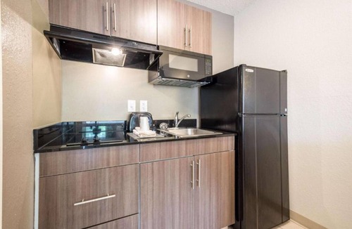 Roswell Apartment | Cozy 2-Bed ADA Room|Nsmk