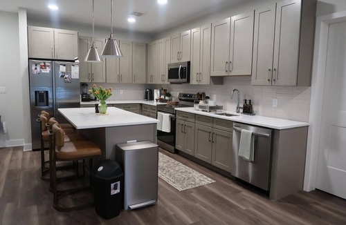 Wood-Ridge Apartment | Cozy 2-bedroom apartment in nice Wood-Ridge with AC and gym