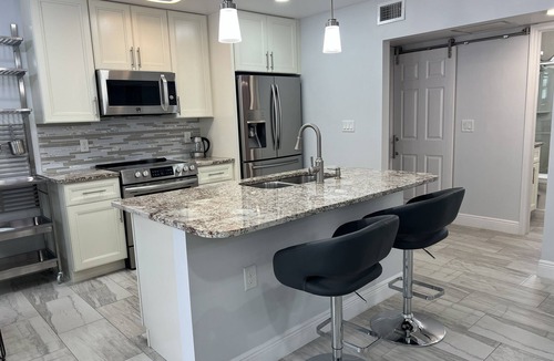 Gillespie Park House | Cozy 2-bedroom Duplex in charming Downtown of Sarasota.