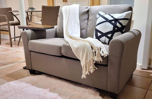Oakwood Village Apartment | Cozy basement studio apartment- World Cup apartment