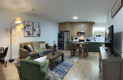 Mission House | Cozy, Comfortable & Classy! Boutique styled place for short term rentals.