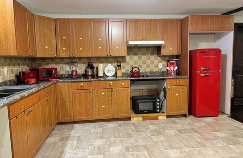 Champlain Ski Chalet | Cozy Crimson Chalet with Retro Theme Kitchen!