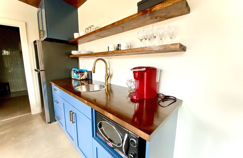 Dripping Springs House | Cozy & Cute Modern Tiny house close to wineries, wedding venues, and outdoor fun