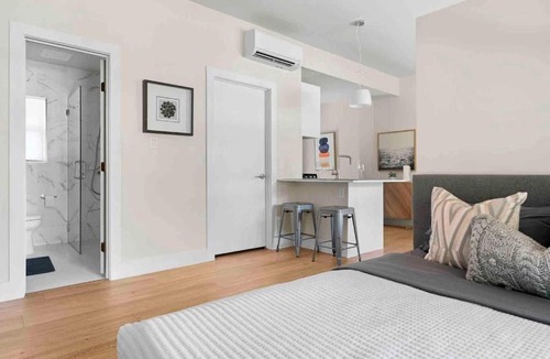 West Campus Apartment | Cozy Downtown Studio - near UT