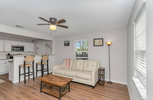 Grand Prairie Apartment | Cozy entire 1-bedroom apartment in charming Grand Prairie with yard