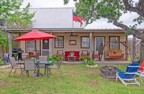Buchanan Dam Cabin | Cozy Lake Cabin ; private Hot Tub , pool & kayaks possibly shared. We