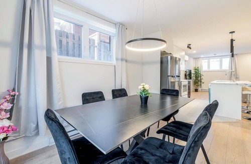 Longueuil Apartment | Cozy Modern Free Parking，3BedroomnClose LaRonde
