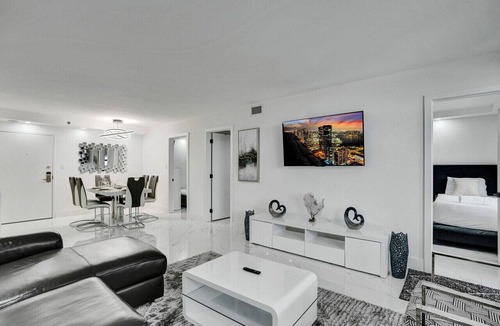 Mid Beach Apartment | Cozy Ocean View Condo/Beach Service & Pool/808