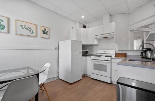 Grandview-Woodland Apartment | Cozy Quarters On Commercial Dr.