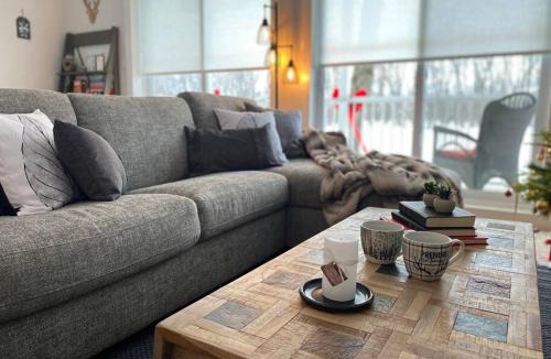 Saint-Andre-d'Argenteuil Ski Chalet | Cozy Riverside Cottage Escape with SPA, Pool Table and Dock Access