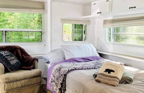 Hatzic House | Cozy RV Staycation!