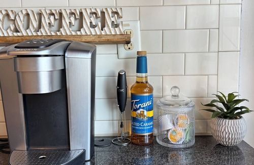Midtown Apartment | Cozy studio in a lovely the heart of Midtown with rooftop pool and gym access