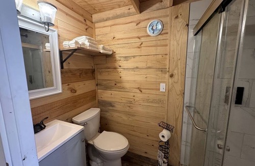 Mineral Wells Cabin | Cozy Tiny Cabin with Rustic Charm near Mineral Wells, Texas