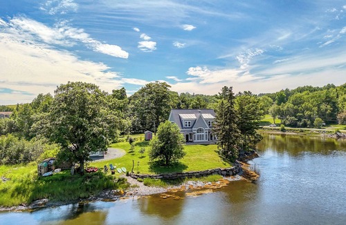 Lunenburg House | Creek House - Large oceanfront Home minutes from Lunenburg & Mahone Bay.