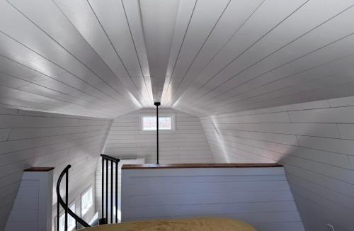 Jefferson House | Cute Barn Guesthouse - Minutes from Downtown and major Attractions