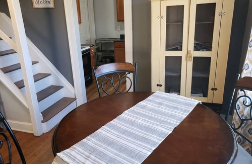 Merriam House | Cute Bungalow-Close to Highway Entrance for Fanfest-Large Shady Deck plus office