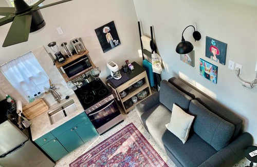 Northwest Dallas Cabin | Dallas Guest House | Monthly Stays | Near Love Field | Shared Outdoor Kitchen