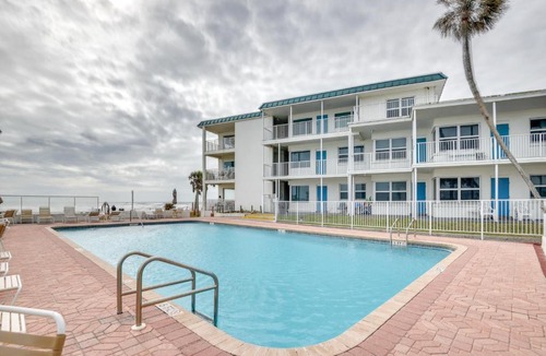 Lenox Park Apartment | Daytona Beach Studio w/Private Lanai 1 Mi to Pier