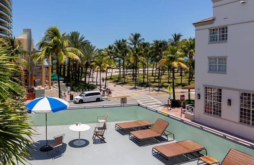 South Beach Condo | Deco Apt w/2 Queen Beds on Ocean Dr, South Beach