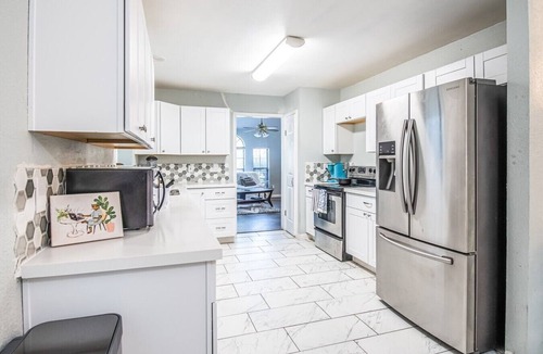 Northeast Carrollton House | Deevine Homes - Private Bedroom with Shared Bathroom (1)