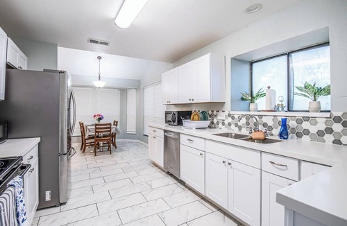 Northeast Carrollton House | Deevine Homes - Private Bedrooms with Shared Bathroom