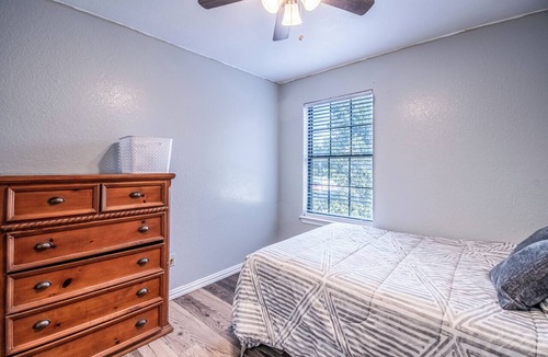 Northeast Carrollton House | Deevine Homes - Private Bedrooms with Shared Bathroom