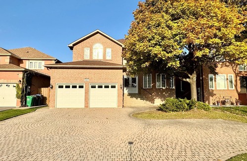 East Credit House | Designer 4BR Retreat | Luxe Living + Family-Friendly Fun