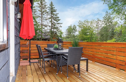 The Blue Mountains House | Detached Spa Chalet – 1-Month+ Stay w/Sauna, Hot Tub & Concierge!