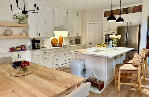 Irving House | DFW Retreat w Pool 5 Min to Airport Sleeps 6