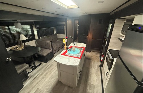 Summerhill House | Dinner Is Served! Charming Luxe Trailer w/WiFi, Heat & AC @ the Heart of Atlanta