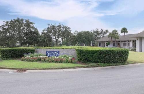 St. Simons Island Apartment | Direct Golf Course Access + Pool. Dining. Shuttle.