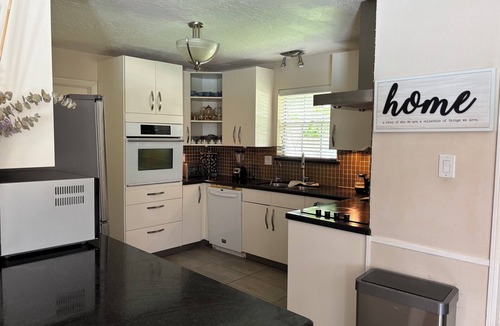 Briarforest Bed & Breakfast | Discover Houston’s beauty from comfortable Pet friendly Room free breakfast pool