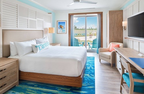 I-435 West KC-KS Hotel | Discover Relaxation in This Tropically-Inspired Room with Pool Near Attractions