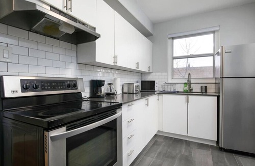 Cote-Des-Neiges—Notre-Dame-De-Grace Apartment | District Deux | Modern 2BR in MTL West