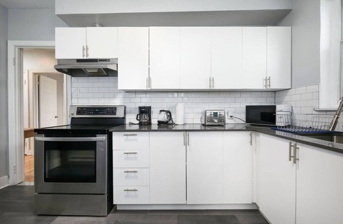 Cote-Des-Neiges—Notre-Dame-De-Grace Apartment | District Deux | Modern 2BR in MTL West