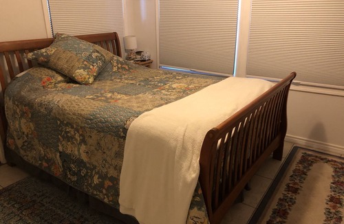 Shoreacres House | Dog friendly and beautiful waterfront guest house with Amenities