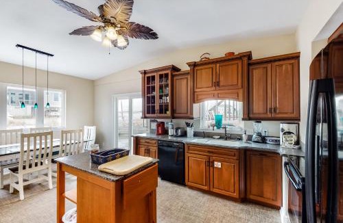 Villa Segunda House | Dog-friendly beach home with expansive deck amazing views & outdoor shower
