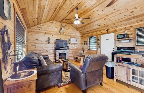 Fredericksburg Cabin | Dog-friendly gem on 11 acres w/valley views, deck, gas grill, fireplace