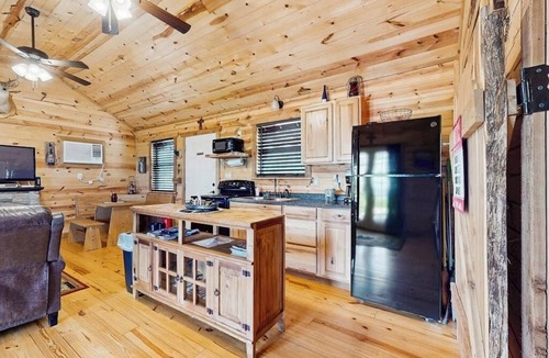 Fredericksburg Cabin | Dog-friendly gem on 11 acres w/valley views, deck, gas grill, fireplace