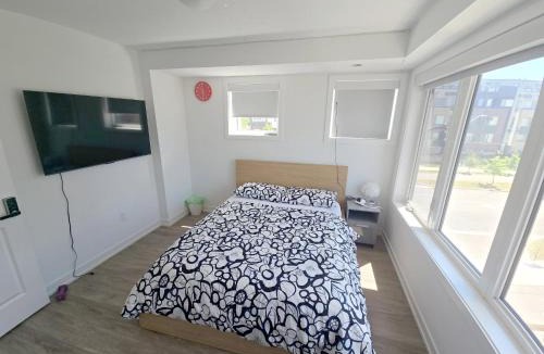 Downsview House | Downsview Park Retreat 1 - Rogers Stadium Getaway