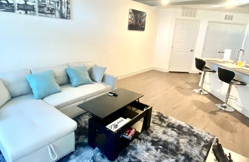 Oakland Apartment | Downtown modern home