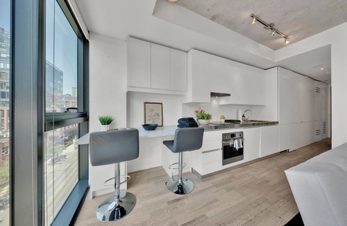 Wellington Place Condo | Downtown Toronto Luxury 1BR on King St West - Entertainment District!