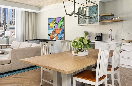 Luckie-Marietta District Hotel | DragonCon 2026 Margaritaville Atlanta 1BR Deluxe Walk to Marriott/Hyatt