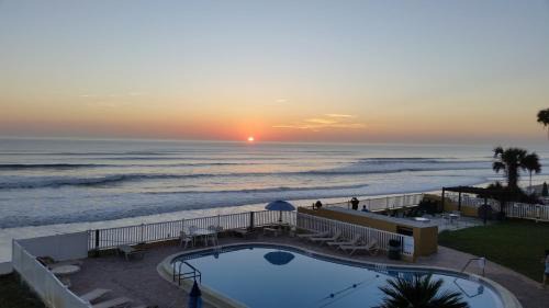 Ormond Beach Hotel | Driftwood Beach Motel