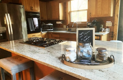Helen House | Dropped rates for June! Beautiful Cozy Cabin Nestled in the Sautee Valley.