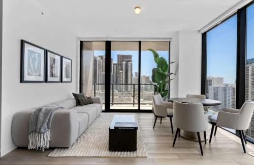 Downtown Miami House | E11EVEN 2BR Luxury Stay with Pool & Resort Amenities