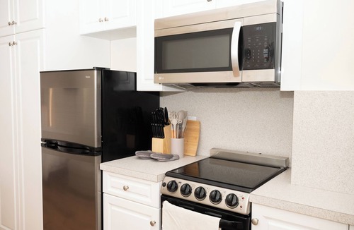 Ukrainian Village Apartment | East Village Center Apartment w Full Amenities Great New York Location